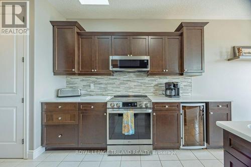 27 - 2615 Colonel Talbot Road, London, ON - Indoor Photo Showing Kitchen