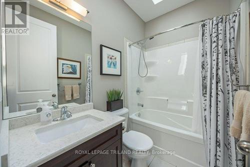 27 - 2615 Colonel Talbot Road, London, ON - Indoor Photo Showing Bathroom