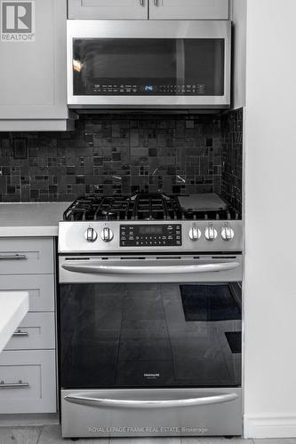 101 Yorkville Drive, Clarington (Courtice), ON - Indoor Photo Showing Kitchen