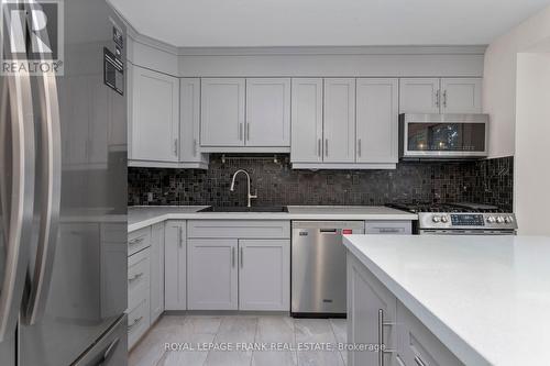 101 Yorkville Drive, Clarington (Courtice), ON - Indoor Photo Showing Kitchen With Upgraded Kitchen