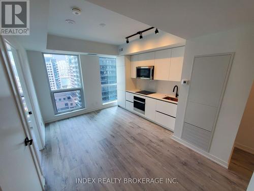 1401 - 327 King Street W, Toronto, ON - Indoor Photo Showing Kitchen