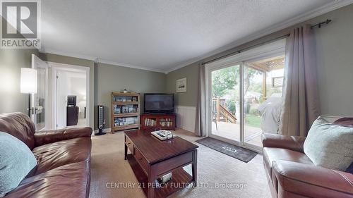 118 Phillip Avenue, Toronto (Birchcliffe-Cliffside), ON - Indoor Photo Showing Living Room