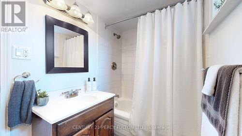 118 Phillip Avenue, Toronto (Birchcliffe-Cliffside), ON - Indoor Photo Showing Bathroom