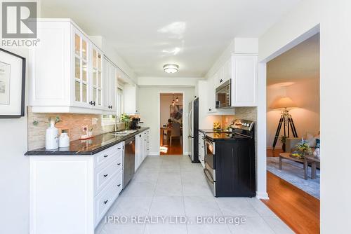 1139 Leewood Drive, Oakville (Glen Abbey), ON - Indoor Photo Showing Kitchen