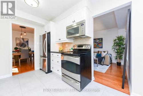 1139 Leewood Drive, Oakville, ON - Indoor Photo Showing Kitchen With Stainless Steel Kitchen