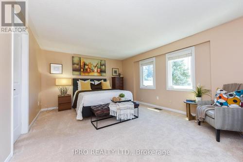 1139 Leewood Drive, Oakville, ON - Indoor Photo Showing Bedroom