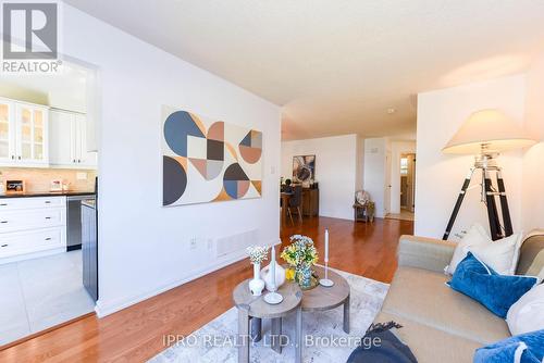 1139 Leewood Drive, Oakville (Glen Abbey), ON - Indoor Photo Showing Living Room