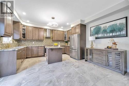 14 Loomis Road, Brampton, ON - Indoor Photo Showing Kitchen With Upgraded Kitchen