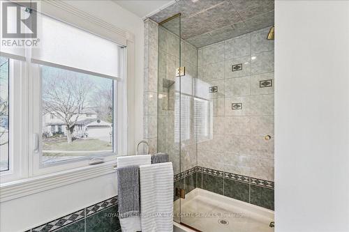 199 Penn Drive, Burlington, ON - Indoor Photo Showing Bathroom