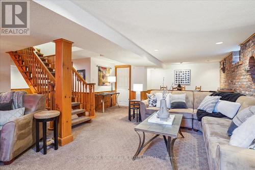 199 Penn Drive, Burlington, ON - Indoor Photo Showing Living Room