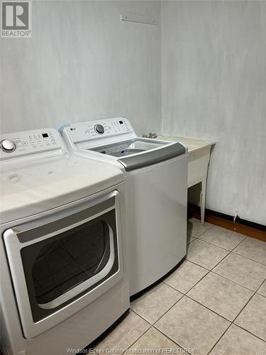 4669 Osaka Circle Unit# Lower Level, Windsor, ON - Indoor Photo Showing Laundry Room