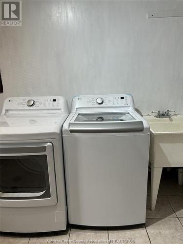 4669 Osaka Circle Unit# Lower Level, Windsor, ON - Indoor Photo Showing Laundry Room