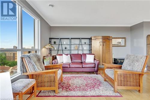 255 Keats Way Unit# 1206, Waterloo, ON - Indoor Photo Showing Living Room