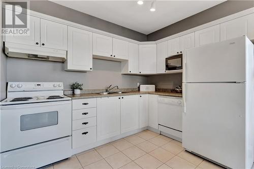 255 Keats Way Unit# 1206, Waterloo, ON - Indoor Photo Showing Kitchen With Double Sink