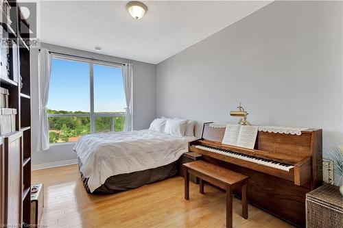 255 Keats Way Unit# 1206, Waterloo, ON - Indoor Photo Showing Bedroom