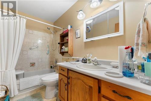 99 Ivy Avenue, Renfrew, ON - Indoor Photo Showing Bathroom