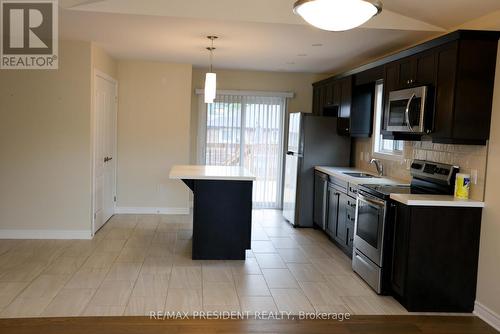 7 Berkshire Drive, St. Catharines, ON - Indoor Photo Showing Kitchen