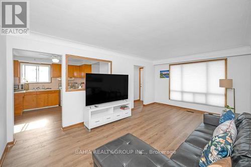 51 Robroy Avenue, Hamilton, ON - Indoor Photo Showing Living Room