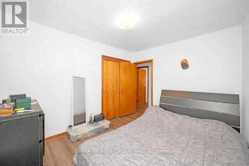 51 Robroy Avenue, Hamilton, ON - Indoor Photo Showing Bedroom