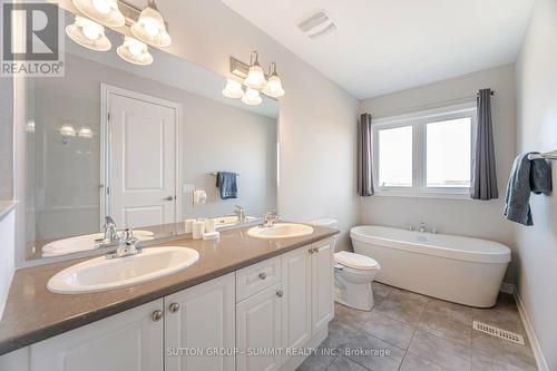 39 Bayonne Drive, Hamilton (Stoney Creek Mountain), ON - Indoor Photo Showing Bathroom