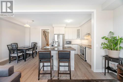 39 Bayonne Drive, Hamilton (Stoney Creek Mountain), ON - Indoor Photo Showing Kitchen With Upgraded Kitchen