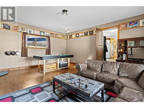 2909 Cedar Drive, Blind Bay, BC - Indoor Photo Showing Living Room