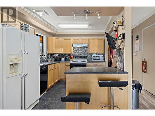 2909 Cedar Drive, Blind Bay, BC - Indoor Photo Showing Kitchen