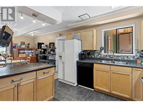 2909 Cedar Drive, Blind Bay, BC - Indoor Photo Showing Kitchen With Double Sink