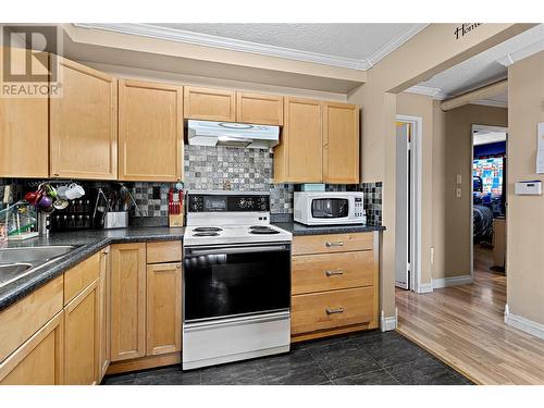 2909 Cedar Drive, Blind Bay, BC - Indoor Photo Showing Kitchen