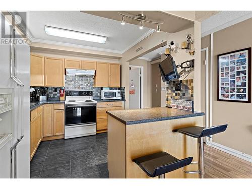 2909 Cedar Drive, Blind Bay, BC - Indoor Photo Showing Kitchen