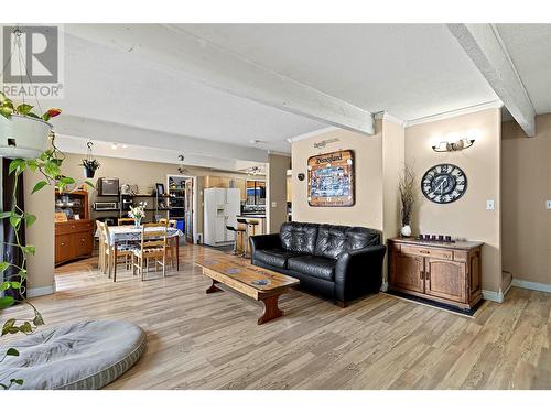 2909 Cedar Drive, Blind Bay, BC - Indoor Photo Showing Living Room