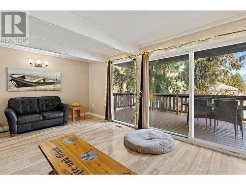 2909 Cedar Drive, Blind Bay, BC - Indoor Photo Showing Living Room