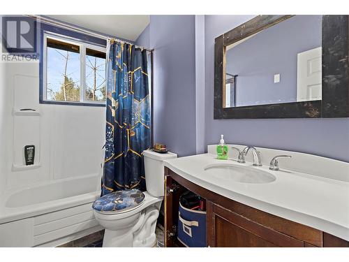 2909 Cedar Drive, Blind Bay, BC - Indoor Photo Showing Bathroom