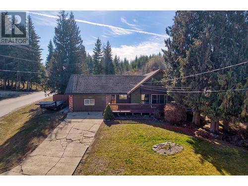 2909 Cedar Drive, Blind Bay, BC - Outdoor