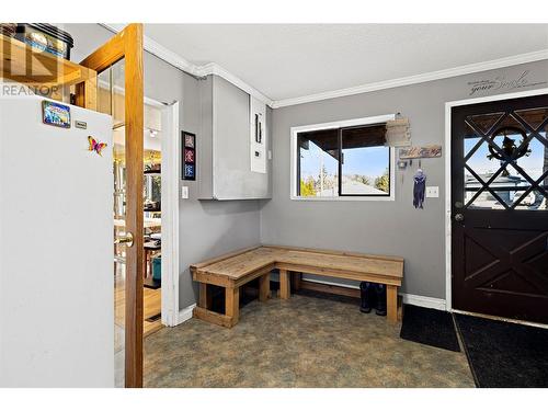 2909 Cedar Drive, Blind Bay, BC - Indoor Photo Showing Other Room