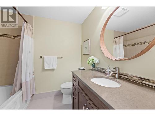 2325 Silver Place Unit# 20, Kelowna, BC - Indoor Photo Showing Bathroom