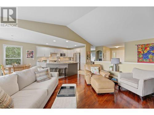 2325 Silver Place Unit# 20, Kelowna, BC - Indoor Photo Showing Living Room