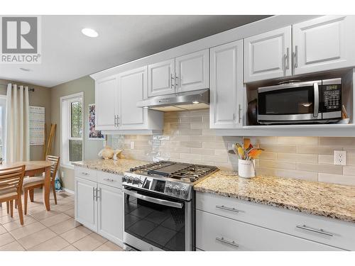 2325 Silver Place Unit# 20, Kelowna, BC - Indoor Photo Showing Kitchen With Upgraded Kitchen