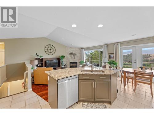 2325 Silver Place Unit# 20, Kelowna, BC - Indoor Photo Showing Kitchen With Double Sink