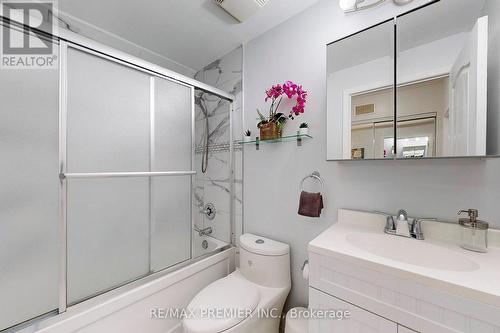 266 - 19 Coneflower Crescent, Toronto (Westminster-Branson), ON - Indoor Photo Showing Bathroom