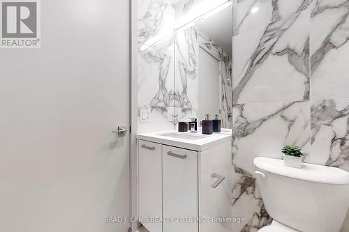 307 - 195 Mccaul Street, Toronto (Kensington-Chinatown), ON - Indoor Photo Showing Bathroom