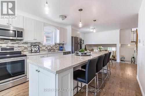 57 Bushford Street, Clarington (Courtice), ON - Indoor Photo Showing Kitchen With Upgraded Kitchen