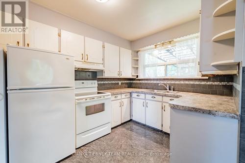 109 Queen Street, Whitby (Brooklin), ON - Indoor Photo Showing Kitchen