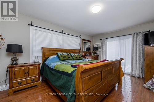 1043 Peter Street West Street W, Oro-Medonte, ON - Indoor Photo Showing Bedroom