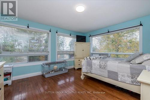 1043 Peter Street West Street W, Oro-Medonte, ON - Indoor Photo Showing Bedroom