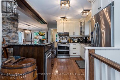 1043 Peter Street West Street W, Oro-Medonte, ON - Indoor Photo Showing Kitchen