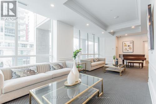 606 - 2060 Lakeshore Road, Burlington (Brant), ON - Indoor Photo Showing Living Room