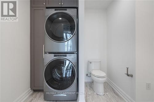 1602 - 2060 Lakeshore Road, Burlington (Brant), ON - Indoor Photo Showing Laundry Room