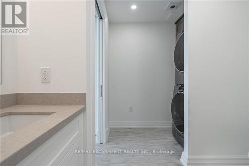 1602 - 2060 Lakeshore Road, Burlington (Brant), ON - Indoor Photo Showing Laundry Room