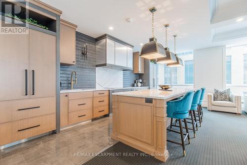 1602 - 2060 Lakeshore Road, Burlington, ON - Indoor Photo Showing Kitchen With Upgraded Kitchen